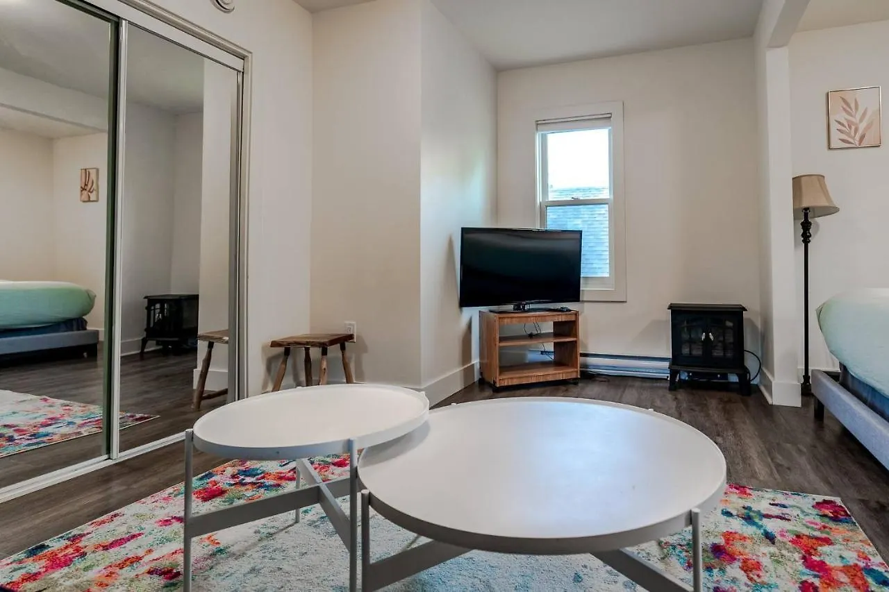 Historical Building 1Br 1Ba Walk To Rogers Place Edmonton Apartment
