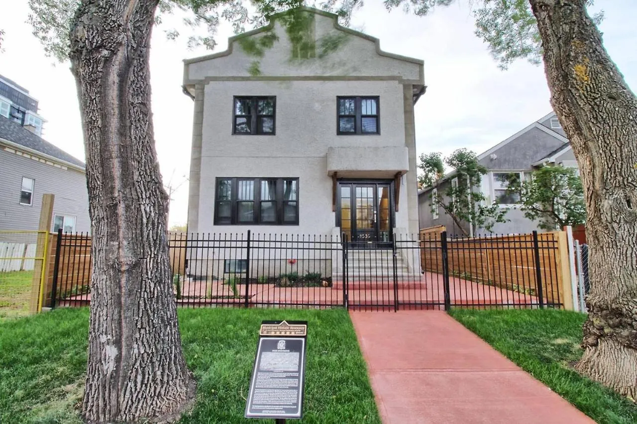 Historical Building 1Br 1Ba Walk To Rogers Place Edmonton 0*,
